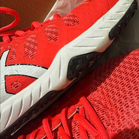 ASICS Size 7.5 sneakers, worn once. - Picture 6 of 6